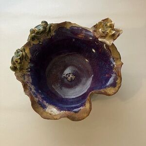 Beautiful Handmade Bowl With Frogs‎ Ruffled Edges Purple No Chips
